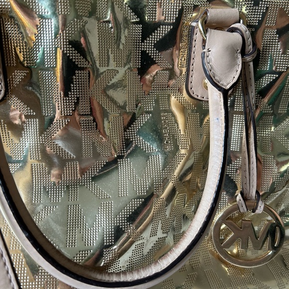 Michal Kors shiny gold bag INCLUDES matching wallet. - Picture 3 of 8